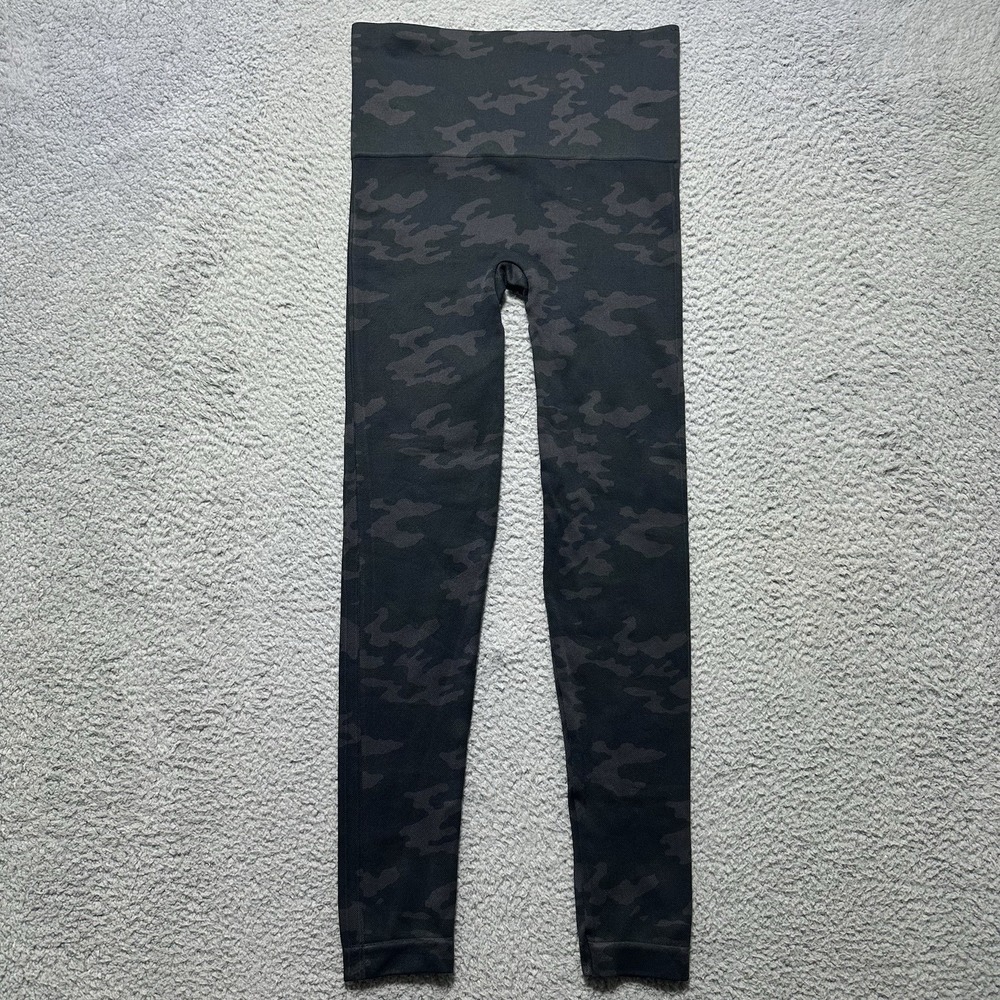 Spanx Medium Camo Leggings Green Crop Capri Workout Active Seamless Look At Me